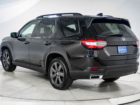 Certified 2024 Honda Pilot Sport image 5