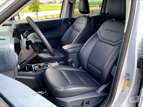 Used 2025 Ford Maverick Lariat w/ Black Appearance Package AWD/4WD image 23