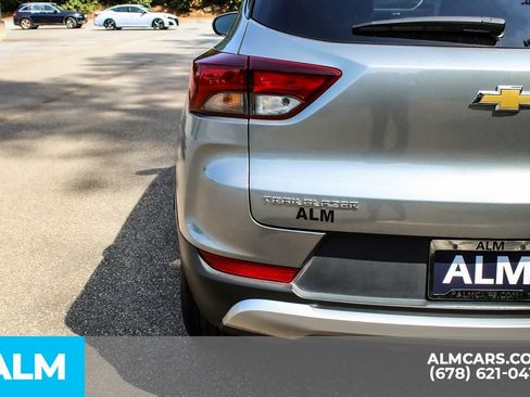 Used 2025 Chevrolet TrailBlazer LT FWD image 12