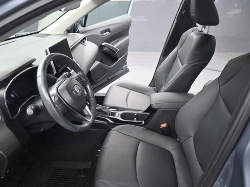 Used 2023 Toyota Corolla Cross XLE image 9