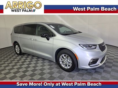 New 2026 Chrysler Pacifica Select