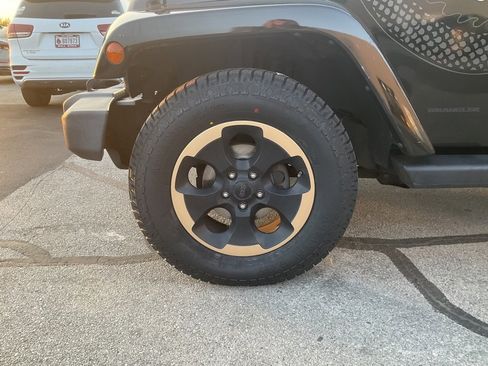 Used 2014 Jeep Wrangler Unlimited Sahara image 7