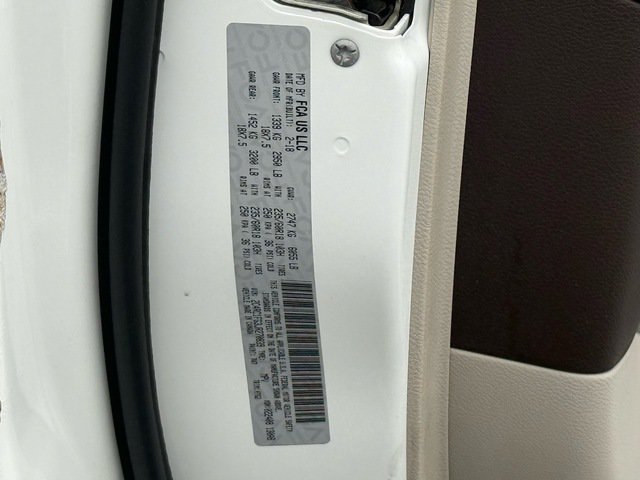 Used 2018 Chrysler Pacifica Touring Plus w/ Tire & Wheel Group FWD image 34