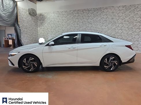 Certified 2025 Hyundai Elantra Limited FWD image 4