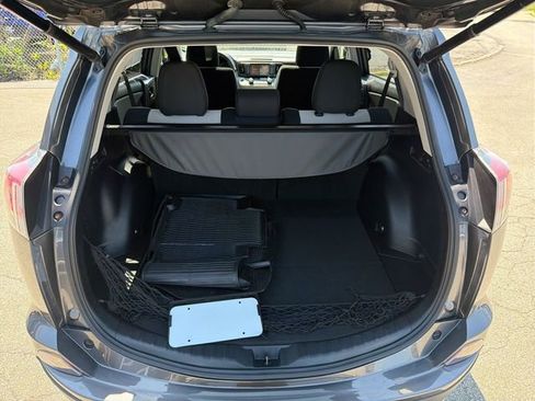Used 2017 Toyota RAV4 XLE AWD/4WD image 23