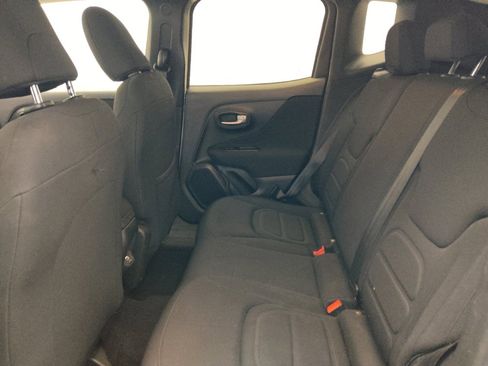 Used 2020 Jeep Renegade Latitude FWD image 18
