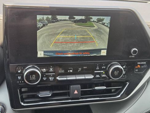 Used 2023 Toyota Highlander Limited FWD image 28
