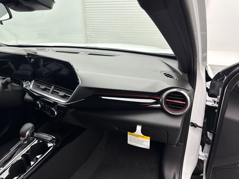 New 2025 Chevrolet Trax RS image 28