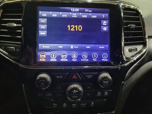 Used 2019 Jeep Grand Cherokee Altitude AWD/4WD image 25