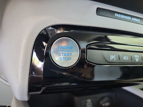 New 2025 Ford Escape PHEV w/ PHEV Premium Package image 29