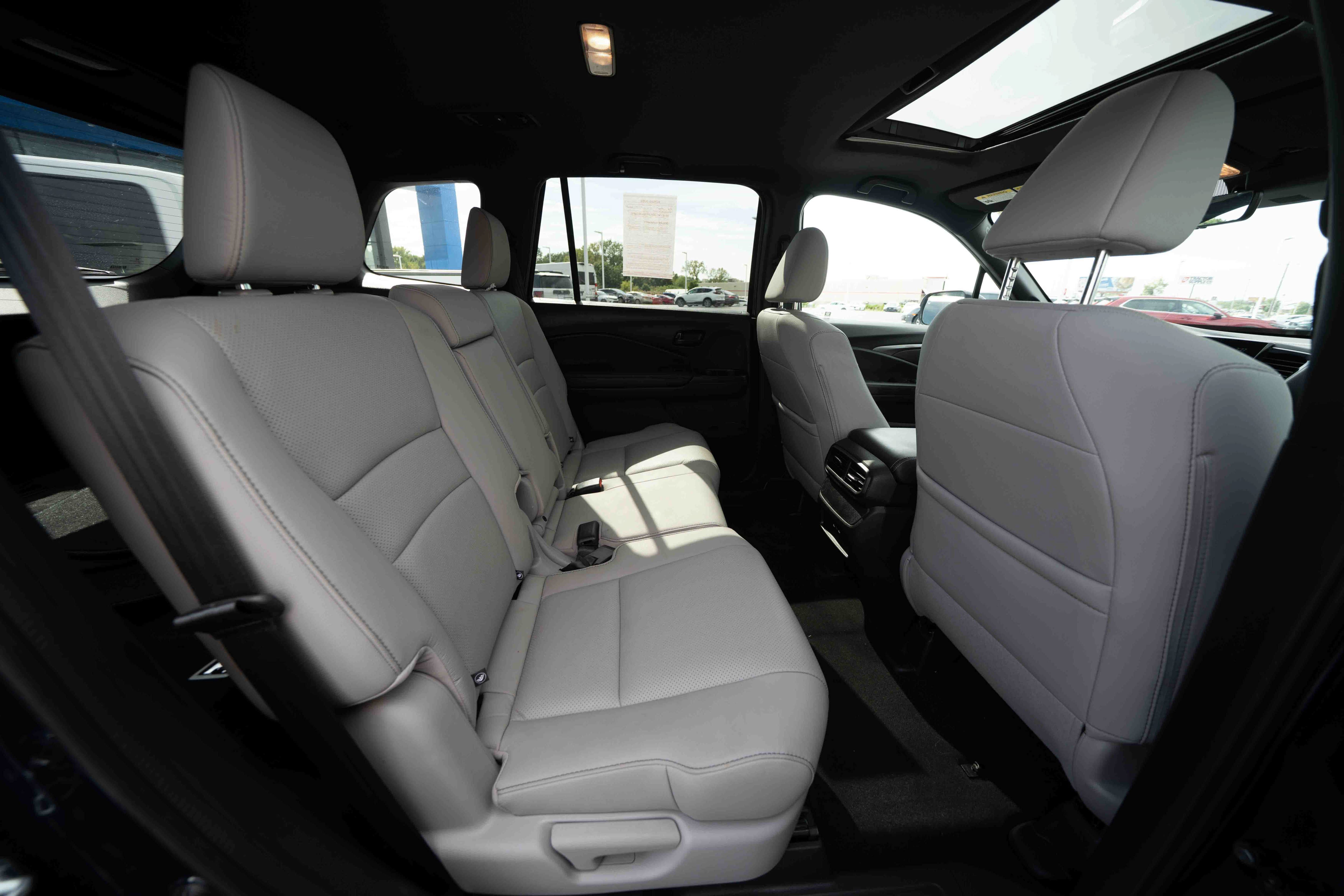Used 2025 Honda Passport EX-L image 25