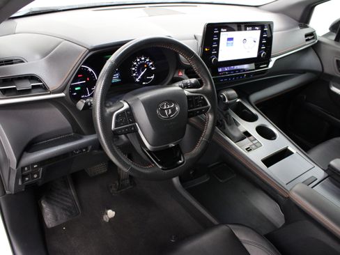 Used 2023 Toyota Sienna XSE FWD image 13