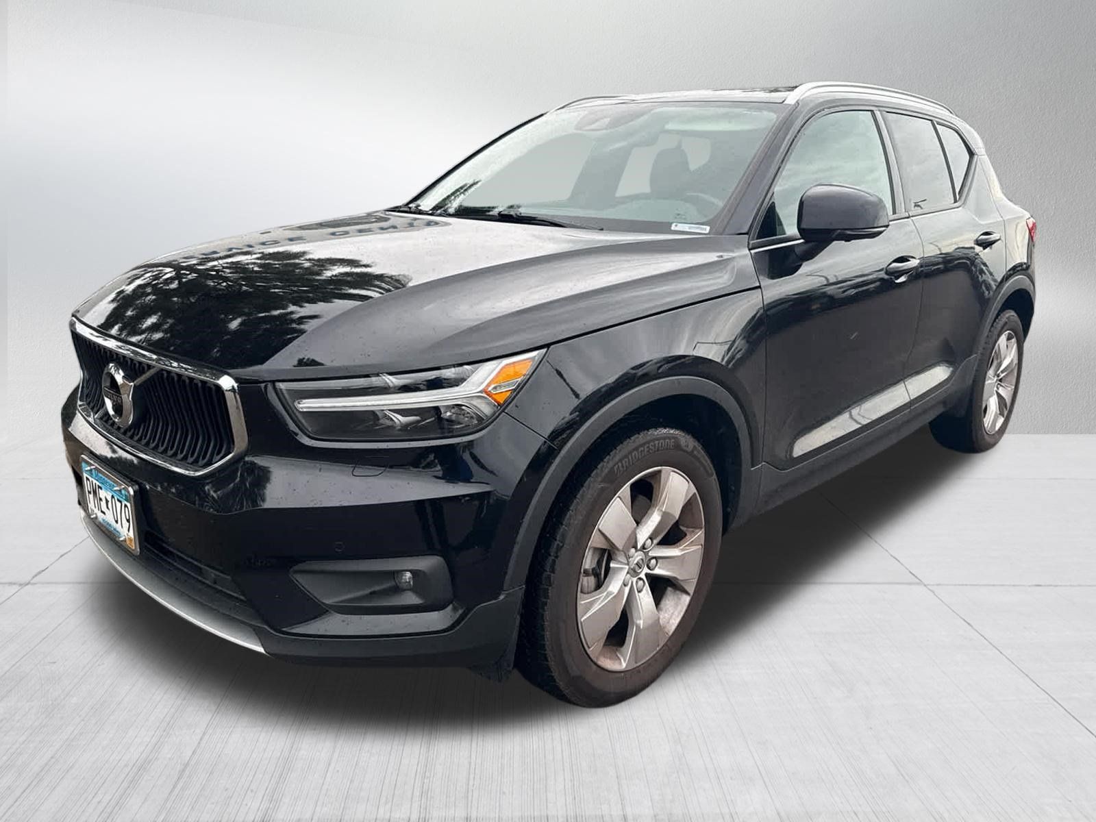 Used 2021 Volvo XC40 T5 Momentum w/ Premium Package AWD/4WD image 2