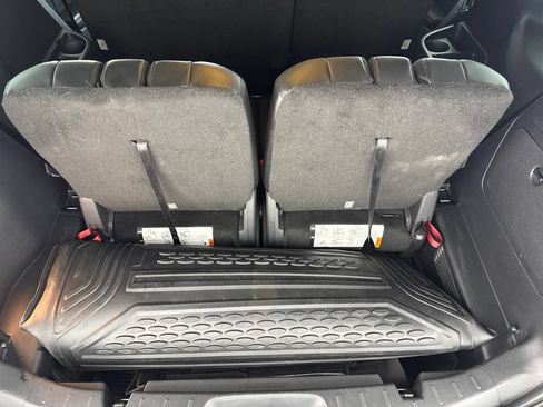 Used 2017 Ford Explorer XLT w/ Equipment Group 202A AWD/4WD image 30