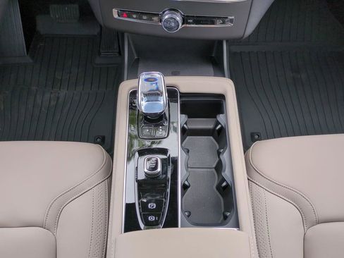 New 2026 Volvo XC90 B6 Plus w/ Protection Package Premier image 17