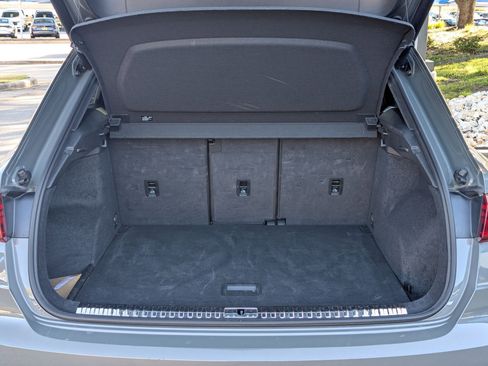 Used 2025 Audi Q3 2.0T Premium image 24