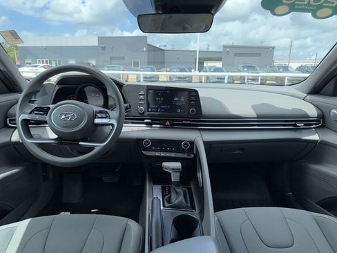 Used 2023 Hyundai Elantra SEL w/ Cargo Package FWD image 16