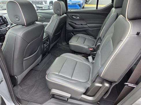 Certified 2023 Chevrolet Traverse Premier w/ Redline Edition FWD image 10