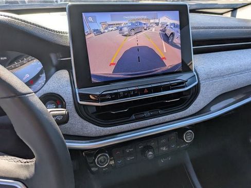 Used 2024 Jeep Compass Latitude w/ Convenience Group image 18