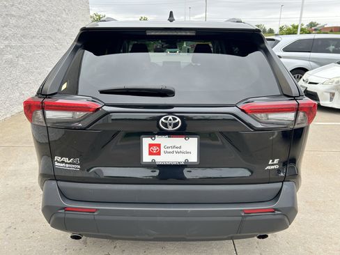 Used 2021 Toyota RAV4 LE AWD/4WD image 5