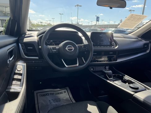 Used 2024 Nissan Rogue SV image 27