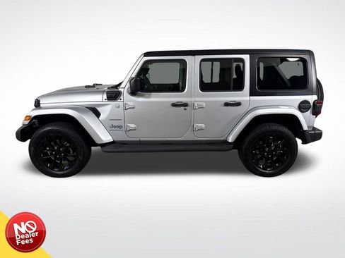 Used 2023 Jeep Wrangler Unlimited Sahara AWD/4WD image 7