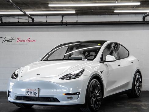 Used 2023 Tesla Model Y Performance AWD/4WD image 1