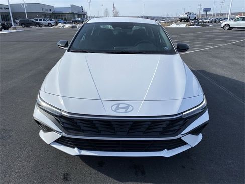 New 2025 Hyundai Elantra SEL image 3