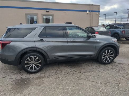 Certified 2022 Ford Explorer ST-Line image 6