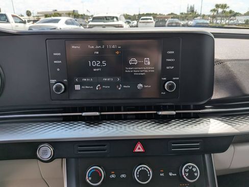 Certified 2024 Kia Carnival LX FWD image 23