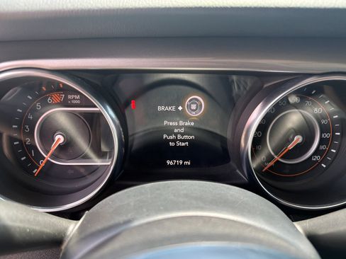 Used 2020 Jeep Wrangler Unlimited Sahara AWD/4WD image 18
