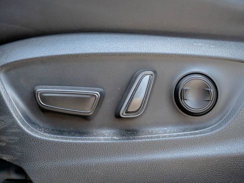 Used 2023 Toyota Crown AWD/4WD image 19