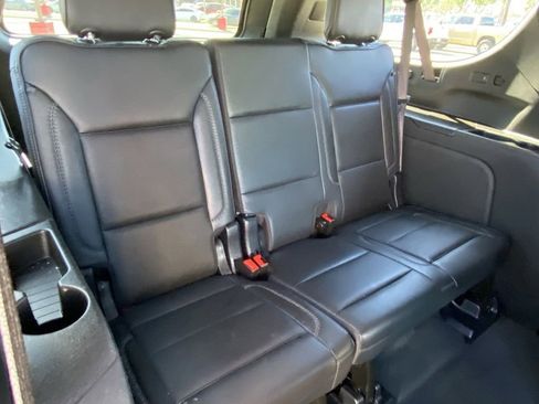 Used 2025 GMC Yukon XL Denali image 19