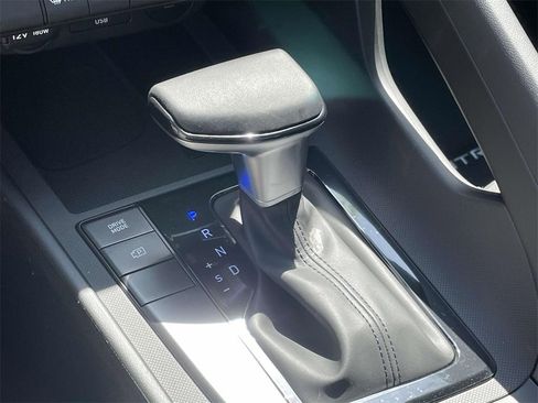 Certified 2025 Hyundai Elantra Sport image 31