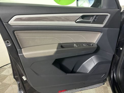 Used 2022 Volkswagen Atlas Cross Sport SE AWD/4WD image 22