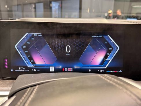 Certified 2024 BMW X7 xDrive40i w/ Executive Package image 30