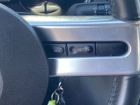 Used 2006 Ford Mustang Convertible RWD image 26