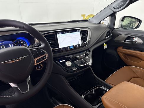 New 2026 Chrysler Pacifica Pinnacle AWD/4WD image 27