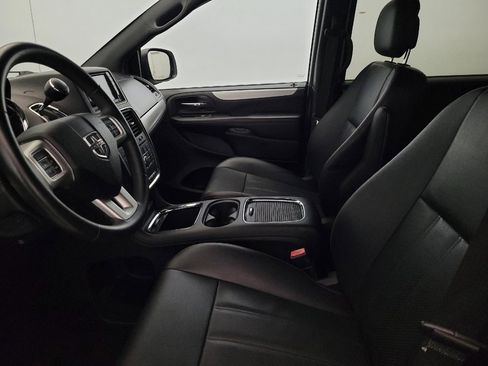 Used 2016 Dodge Grand Caravan R/T FWD image 17