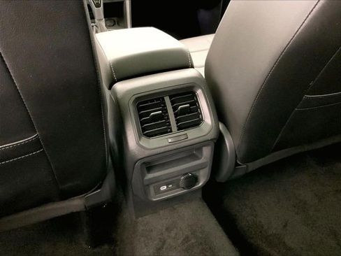 Used 2024 Volkswagen Tiguan SEL R-Line image 34