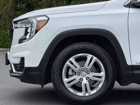 Used 2024 GMC Terrain SLE AWD/4WD image 4