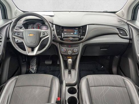 Used 2017 Chevrolet Trax LT w/ LT Convenience Package FWD image 16