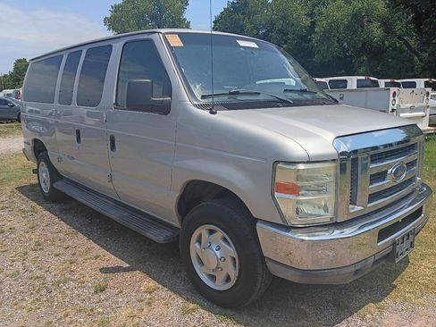 Used 2011 Ford E-350 and Econoline 350 XLT RWD image 3