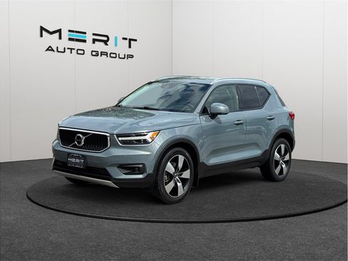 Used 2021 Volvo XC40 T5 Momentum w/ Premium Package AWD/4WD image 4