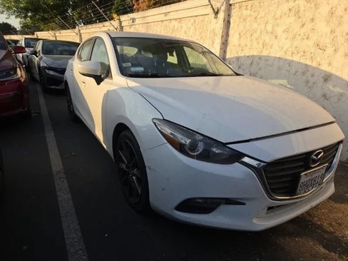 Used 2018 MAZDA MAZDA3 Touring FWD image 3