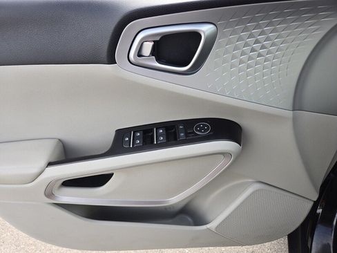Certified 2021 Kia Soul LX FWD image 18