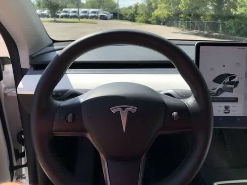 Used 2021 Tesla Model Y Long Range AWD/4WD image 21