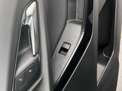 Used 2025 Chevrolet Equinox LT image 38