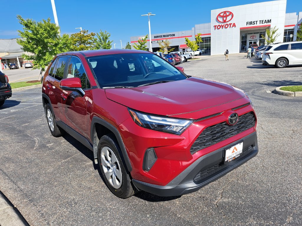 Used 2024 Toyota RAV4 LE AWD/4WD image 4