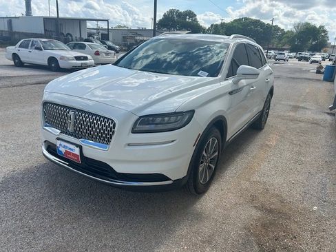 Used 2023 Lincoln Nautilus FWD w/ Premium Package image 4